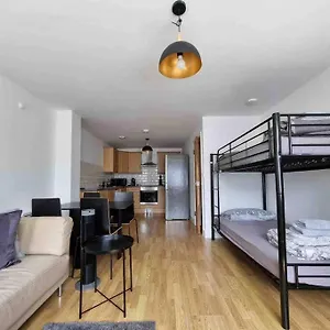 https://bright-and-cosy-1-bed-flat-next-to-tower-bridge.brighton-hotels-england.com