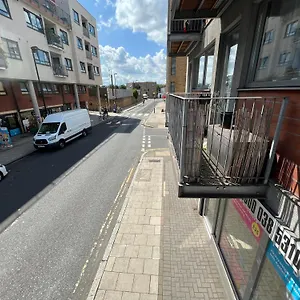 https://london-modern-flat-near-transports.brighton-hotels-england.com
